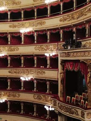 How can we visit La Scala opera house?